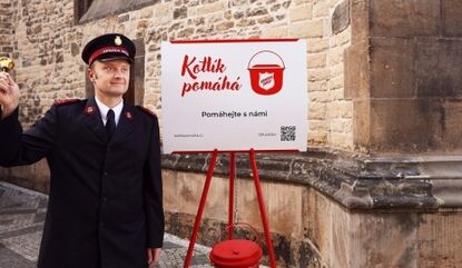 Armáda spásy opět spouští Vánoční kotlíkovou sbírku. Červené kotlíky pomohou dětem, rodinám i seniorům po celé republice